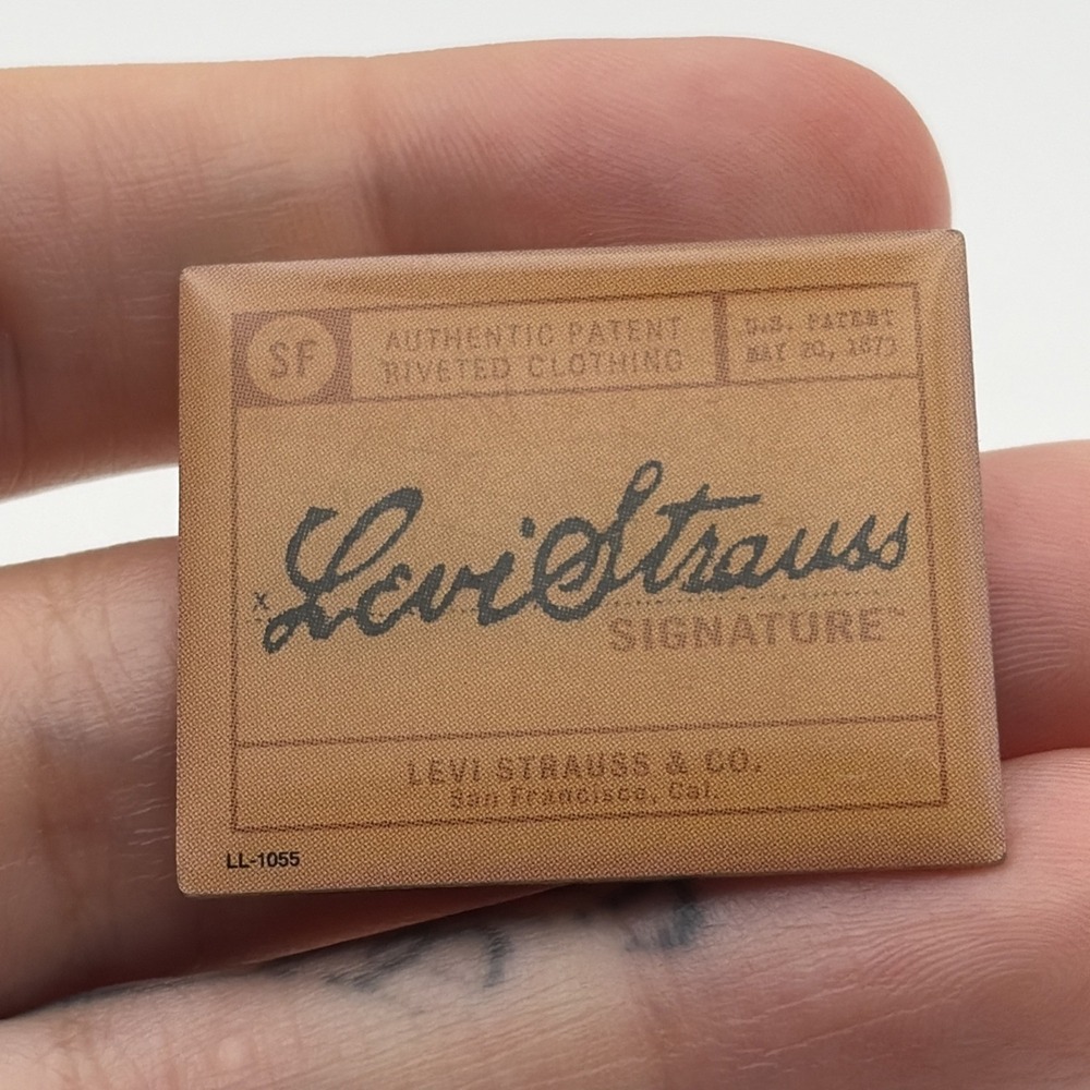 Levi Strauss Signature Jeans Clothing Company Lapel Hat Pin